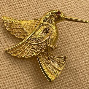 Gold Tone Hummingbird Bird Pin Decorative Brooch Red Garnet Eye 2” safety catch